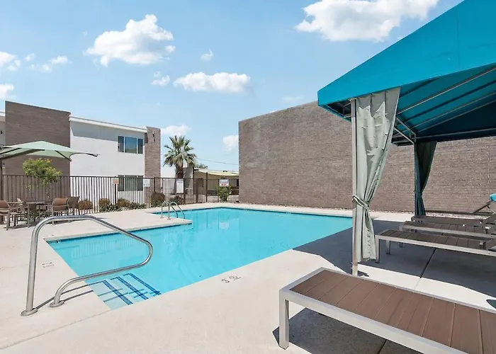 Pet & Family Friendly 2br Fenced Yard King Bed Apartment *