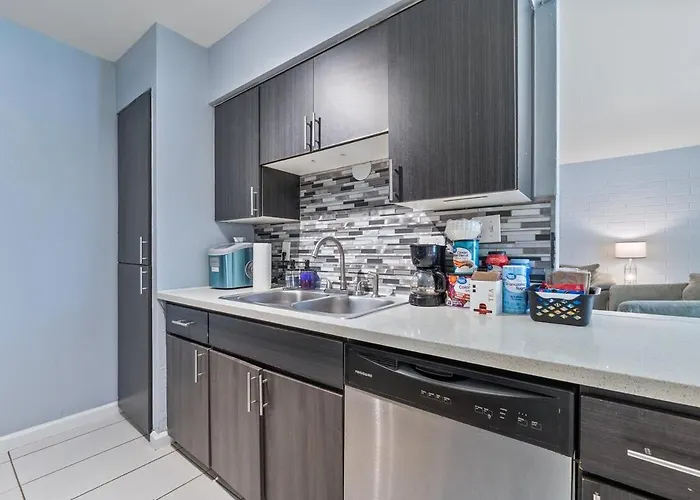Pet & Family Friendly 2br Fenced Yard King Bed *